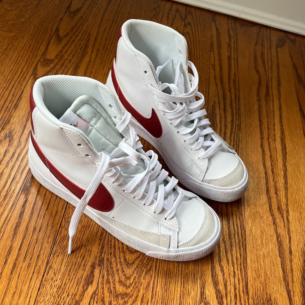 Nike Blazer Mids (Big Kids Shoe)